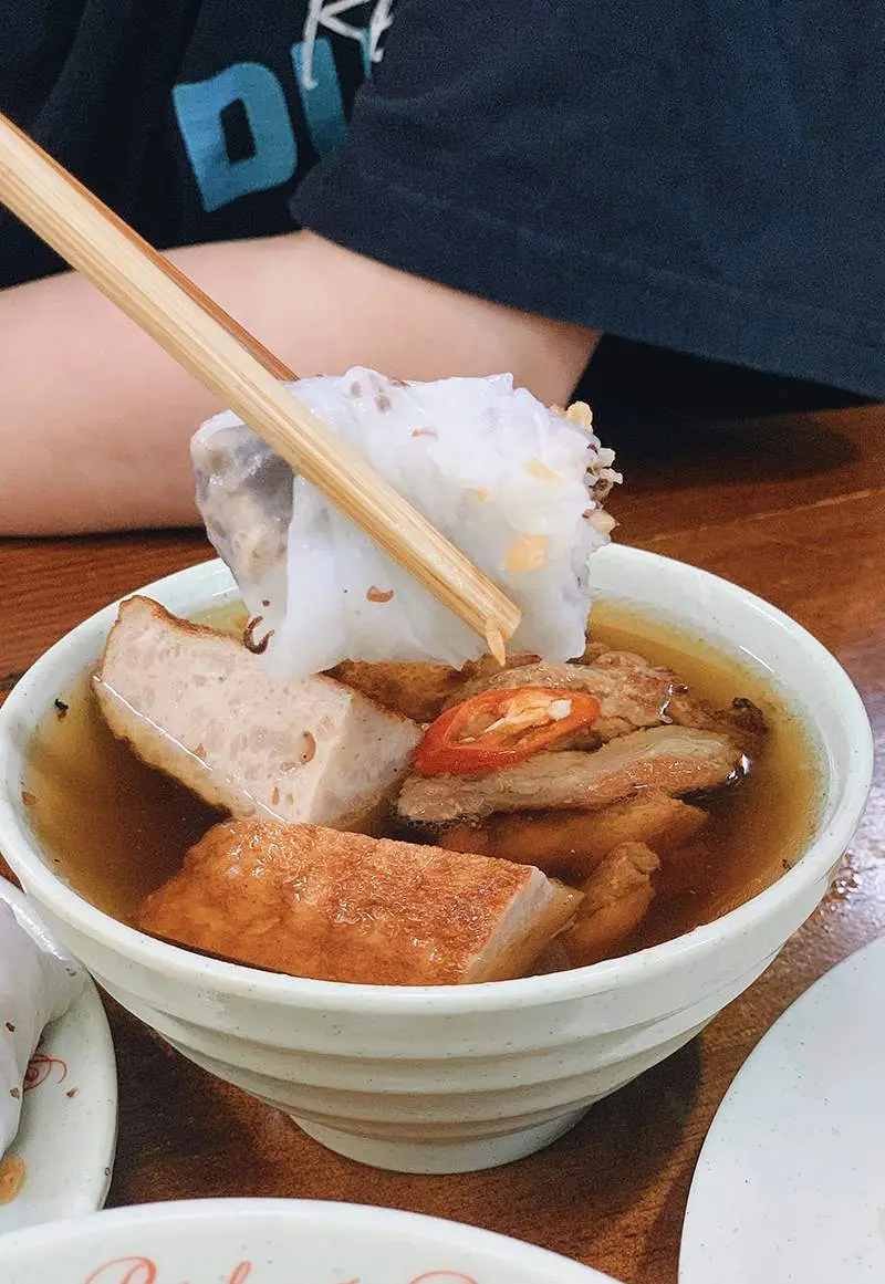 B&aacute;nh cuốn B&agrave; Ho&agrave;nh, h&agrave;ng ăn ng&oacute;t ngh&eacute;t trăm năm tuổi giữa l&ograve;ng thủ đ&ocirc; 8