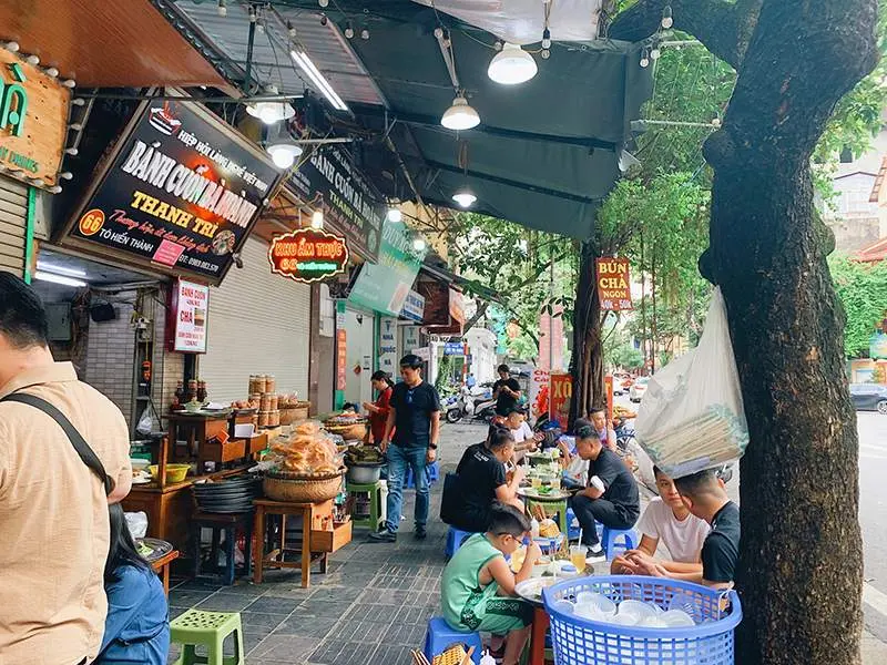 B&aacute;nh cuốn B&agrave; Ho&agrave;nh, h&agrave;ng ăn ng&oacute;t ngh&eacute;t trăm năm tuổi giữa l&ograve;ng thủ đ&ocirc; 3