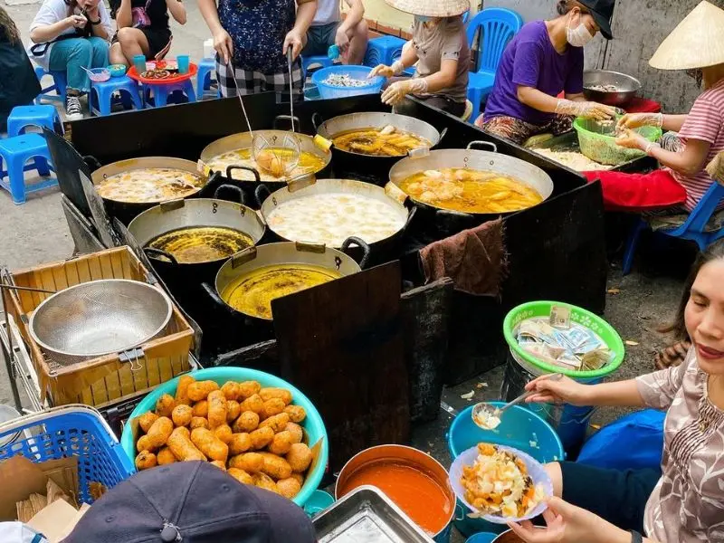 B&aacute;nh r&aacute;n mặn H&agrave; Nội, m&oacute;n ngon b&igrave;nh dị n&iacute;u ch&acirc;n bao người 2