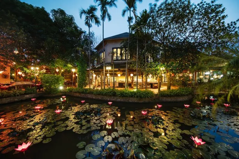 Buffet Sen T&acirc;y Hồ: Biểu tượng ẩm thực b&ecirc;n bờ Hồ T&acirc;y H&agrave; Nội 2