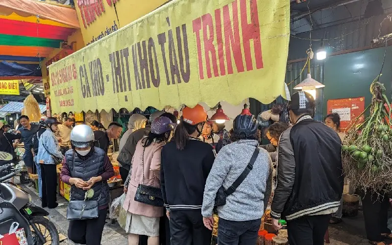 C&aacute; kho Trinh chợ H&agrave;ng B&egrave;: M&oacute;n ăn truyền thống vị H&agrave; Nội xưa 2