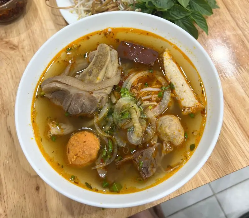 C&aacute;c qu&aacute;n b&uacute;n b&ograve; Huế Nghĩa T&acirc;n cho team m&ecirc; hương vị cố đ&ocirc; 4