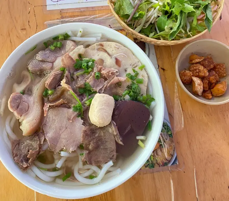 C&aacute;c qu&aacute;n b&uacute;n b&ograve; Huế Nghĩa T&acirc;n cho team m&ecirc; hương vị cố đ&ocirc; 7
