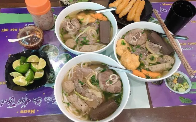 C&aacute;c qu&aacute;n b&uacute;n b&ograve; Huế Nghĩa T&acirc;n cho team m&ecirc; hương vị cố đ&ocirc; 2