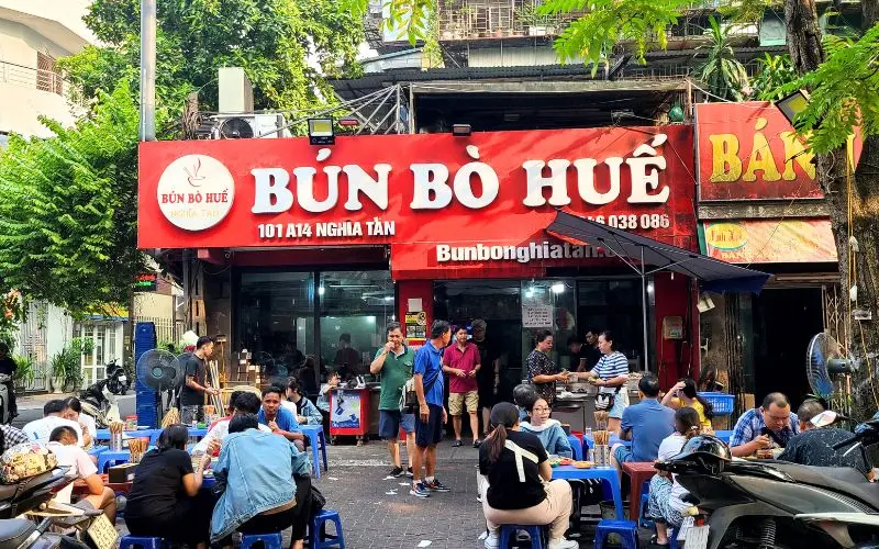 C&aacute;c qu&aacute;n b&uacute;n b&ograve; Huế Nghĩa T&acirc;n cho team m&ecirc; hương vị cố đ&ocirc; 5