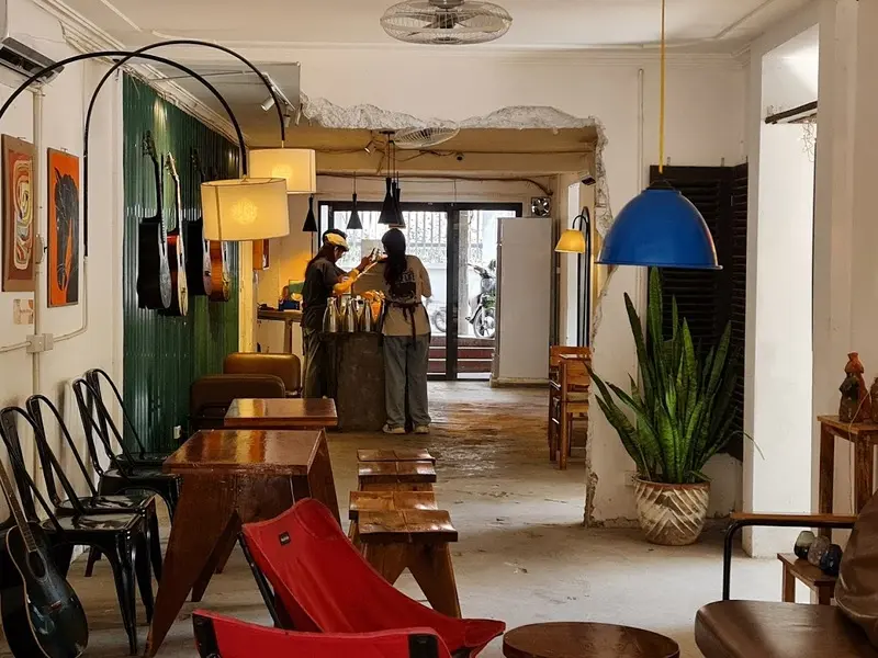 Cafe Hầm Tr&uacute; Ẩn g&oacute;c b&igrave;nh y&ecirc;n n&eacute;p m&igrave;nh giữa l&ograve;ng H&agrave; Nội 9