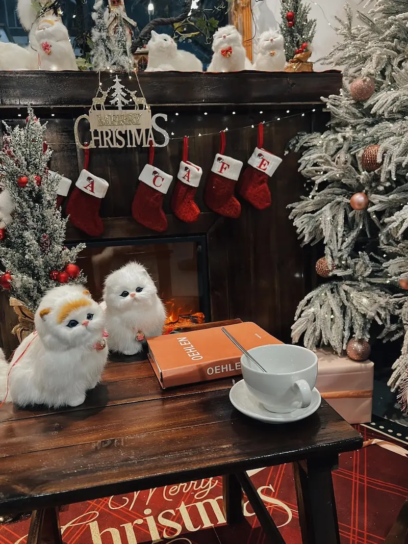Cheka Cafe: Thi&ecirc;n đường check-in Noel l&atilde;ng mạn tại H&agrave; Nội 4