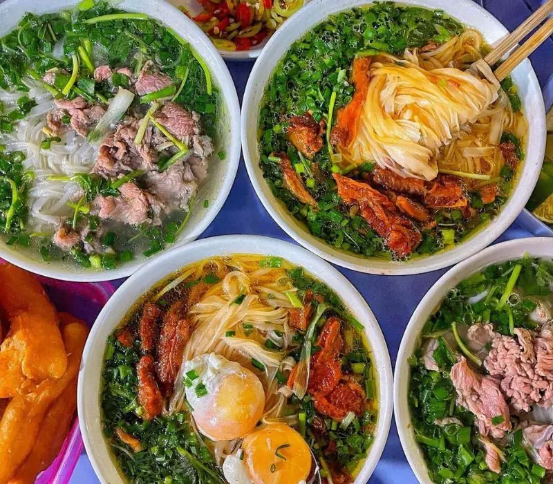 Điểm danh 10 qu&aacute;n phở b&ograve; sốt vang đặc sắc của H&agrave; Nội 10