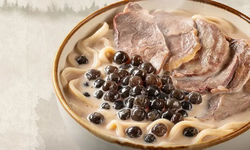 Độc lạ m&igrave; tr&agrave; sữa tr&acirc;n ch&acirc;u bắp b&ograve; đi đầu xu hướng Fusion food 2