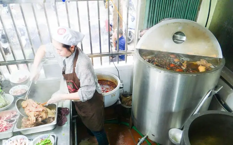 Ghé thăm quán phở Hồ Lợi, thưởng thức hương vị đặc trưng Hà Thành 4