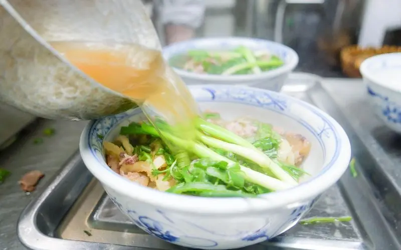 Ghé thăm quán phở Hồ Lợi, thưởng thức hương vị đặc trưng Hà Thành 7