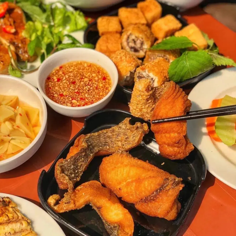 Kh&aacute;m ph&aacute; 10 qu&aacute;n b&uacute;n c&aacute; H&agrave; Nội nức tiếng thủ đ&ocirc; 4