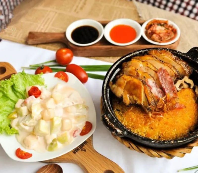 Kh&aacute;m ph&aacute; 10 qu&aacute;n cơm thố ngon nhất H&agrave; Nội, ăn một lần nhớ m&atilde;i 9