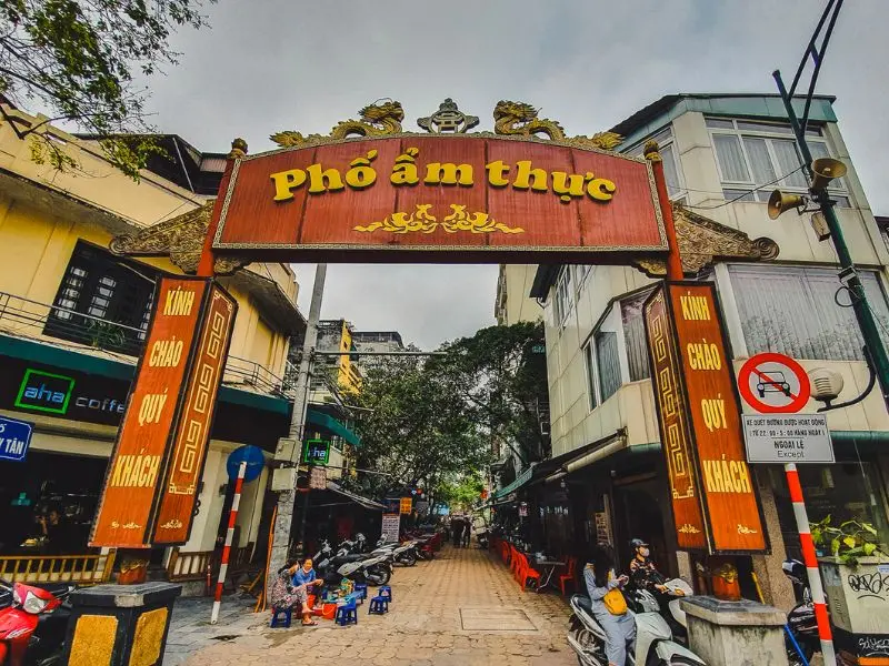 Kh&aacute;m ph&aacute; 15 phố ẩm thực H&agrave; Nội với đủ m&oacute;n ngon đặc sản 3