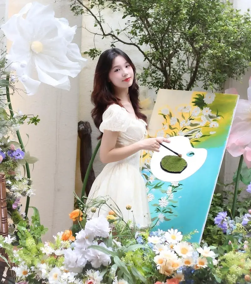 Kh&aacute;m ph&aacute; La Jolie Caf&eacute;, khu vườn cổ t&iacute;ch giữa l&ograve;ng H&agrave; th&agrave;nh 6