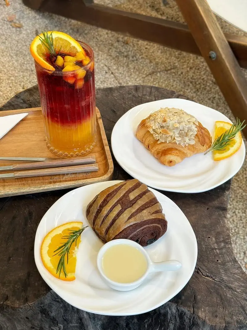 Kh&aacute;m ph&aacute; La Jolie Caf&eacute;, khu vườn cổ t&iacute;ch giữa l&ograve;ng H&agrave; th&agrave;nh 4