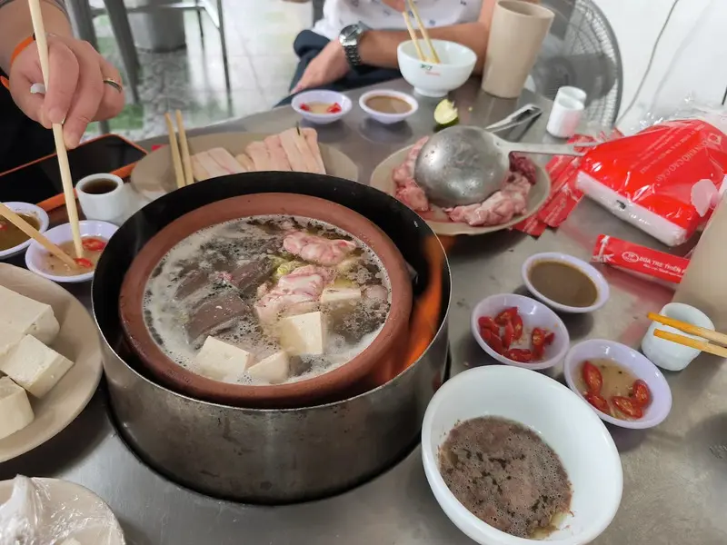 Lẩu đu&ocirc;i b&ograve; Hạnh Nổ H&agrave; Nội điểm hẹn ẩm thực trứ danh H&agrave; Đ&ocirc;ng 7