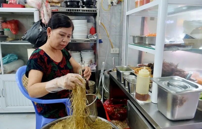 Miến Lươn Ch&acirc;n Cầm H&agrave; Nội: Hơi ấm phố cổ trong từng sợi miến 3