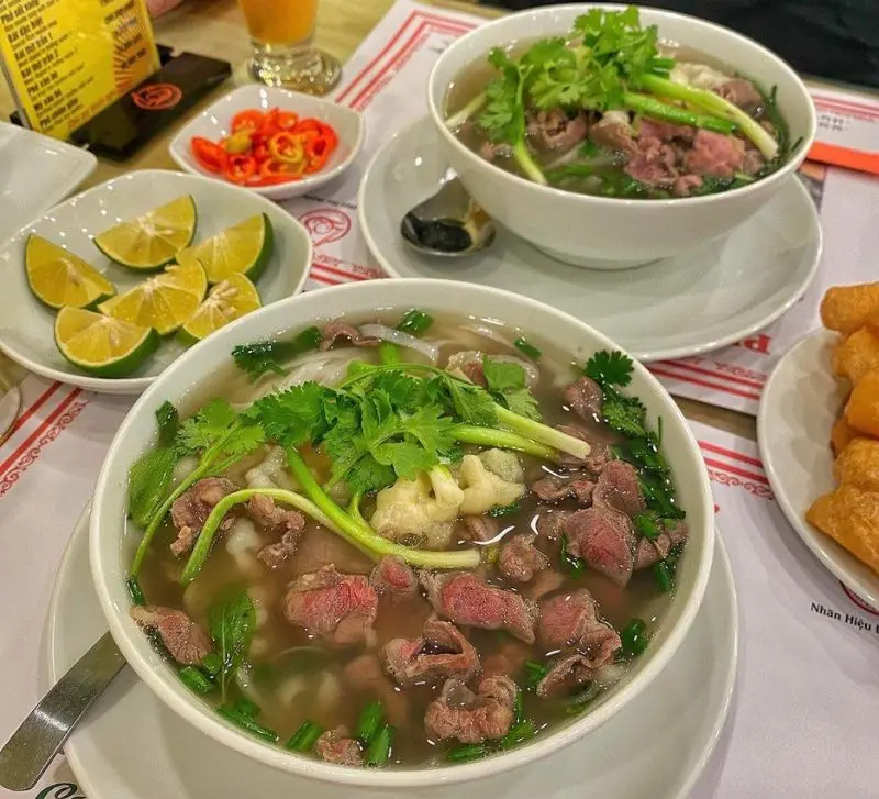 Phở 10 L&yacute; Quốc Sư, tinh hoa ẩm thực truyền thống Việt 7