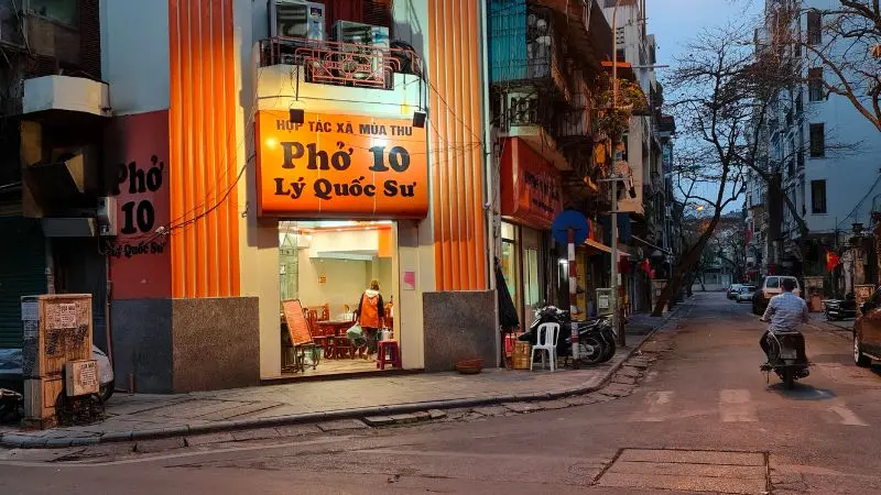 Phở 10 L&yacute; Quốc Sư, tinh hoa ẩm thực truyền thống Việt 2