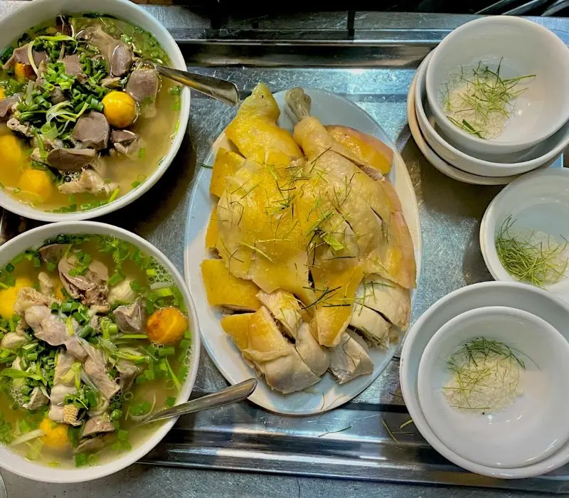 Phở g&agrave; Nguyệt, từ ẩm thực địa phương đến ng&ocirc;i sao Michelin 11