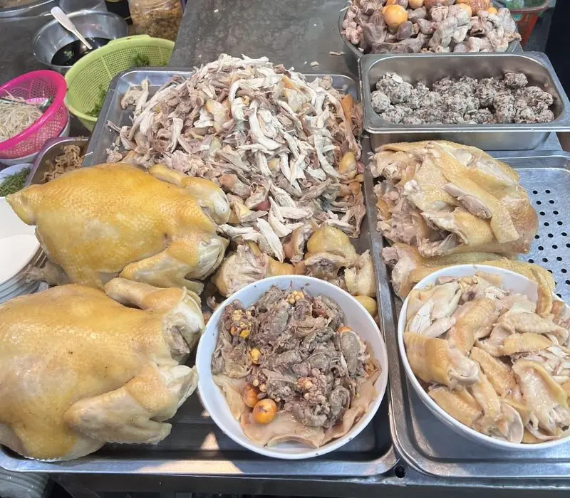 Phở g&agrave; Nguyệt, từ ẩm thực địa phương đến ng&ocirc;i sao Michelin 7