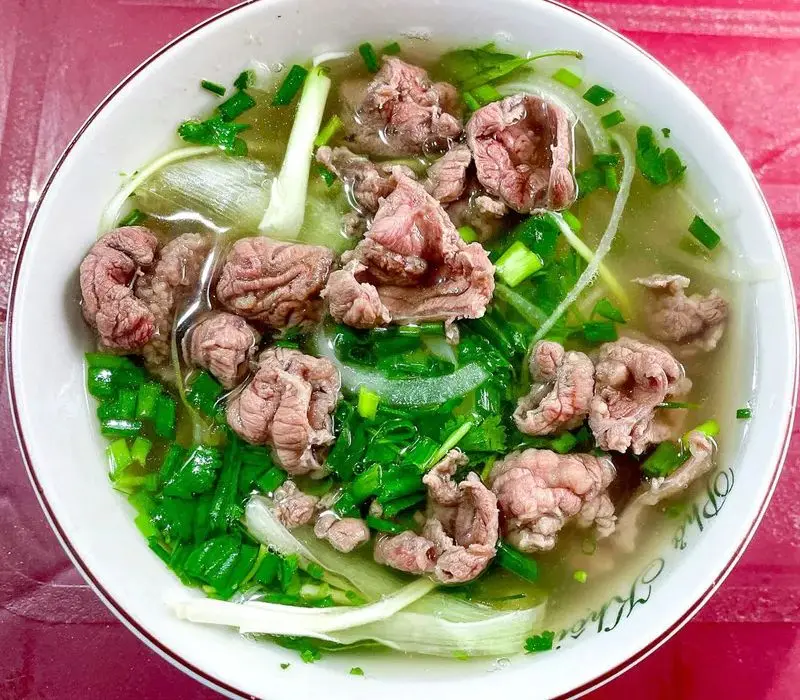 Phở Kh&ocirc;i H&oacute;i, b&iacute; quyết th&agrave;nh c&ocirc;ng của m&oacute;n phở được Michelin đề cử 8