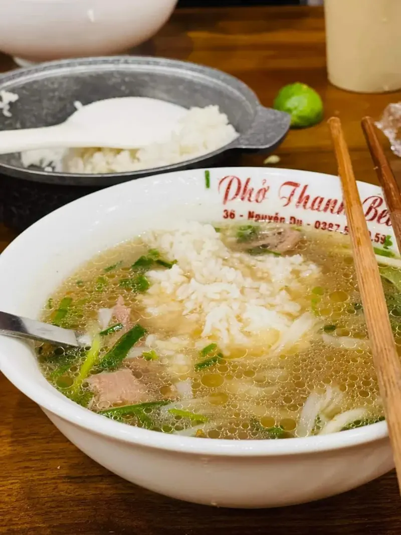 Qu&aacute;n Thanh B&eacute;o Phở B&ograve; ho&agrave;i niệm với m&oacute;n phở cơm nguội 6