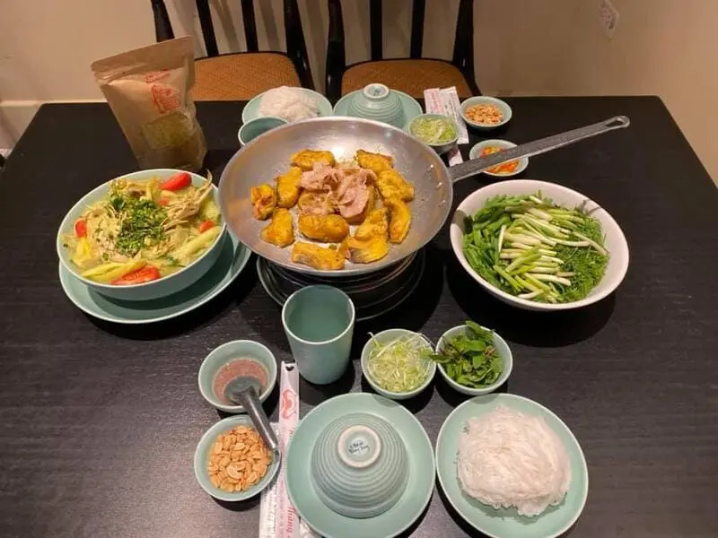Ra phố Đường Th&agrave;nh thưởng thức Chả c&aacute; Thăng Long chuẩn vị Bắc 7