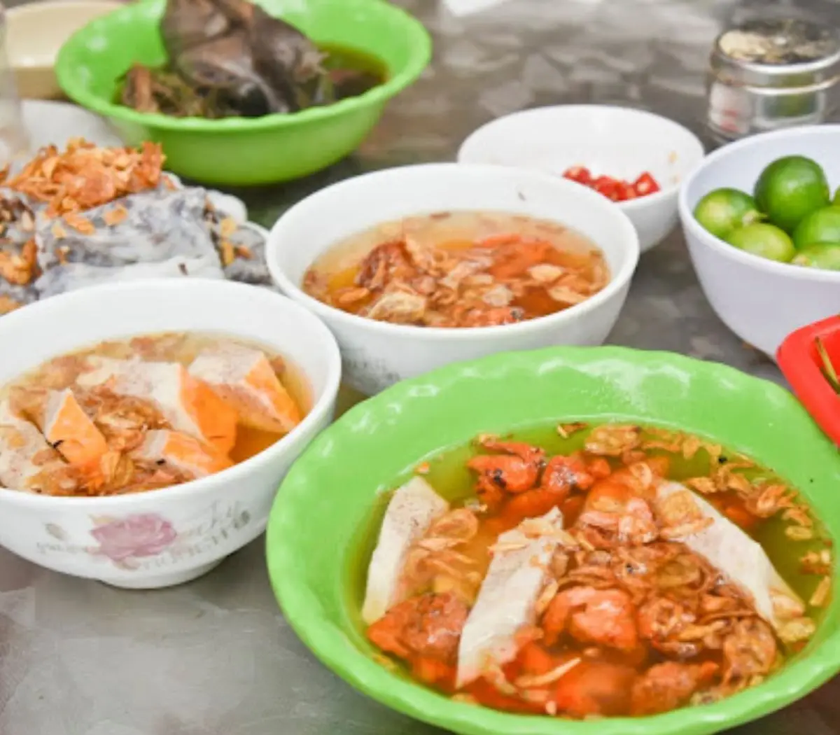 Review hai hàng bánh cuốn Đội Cấn nổi tiếng tại Hà Nội 6