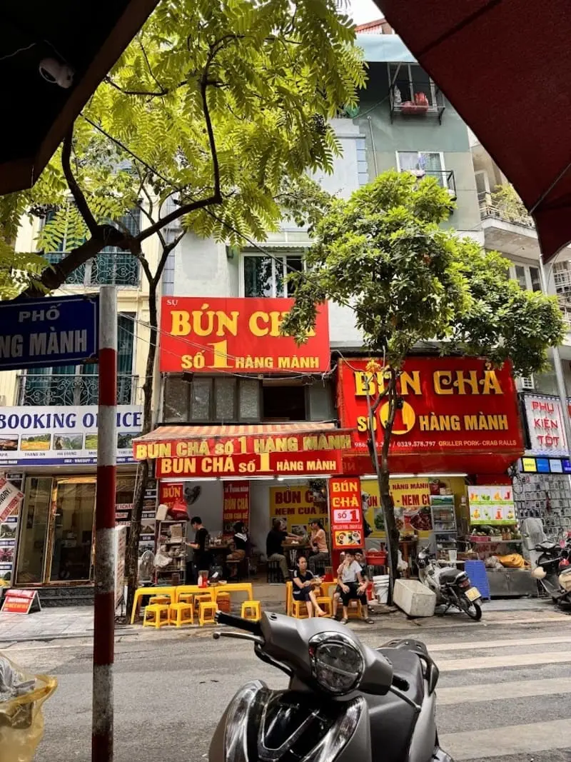 Thưởng thức B&uacute;n Chả Đắc Kim g&oacute;i trọn tinh hoa ẩm thực H&agrave; Nội 2
