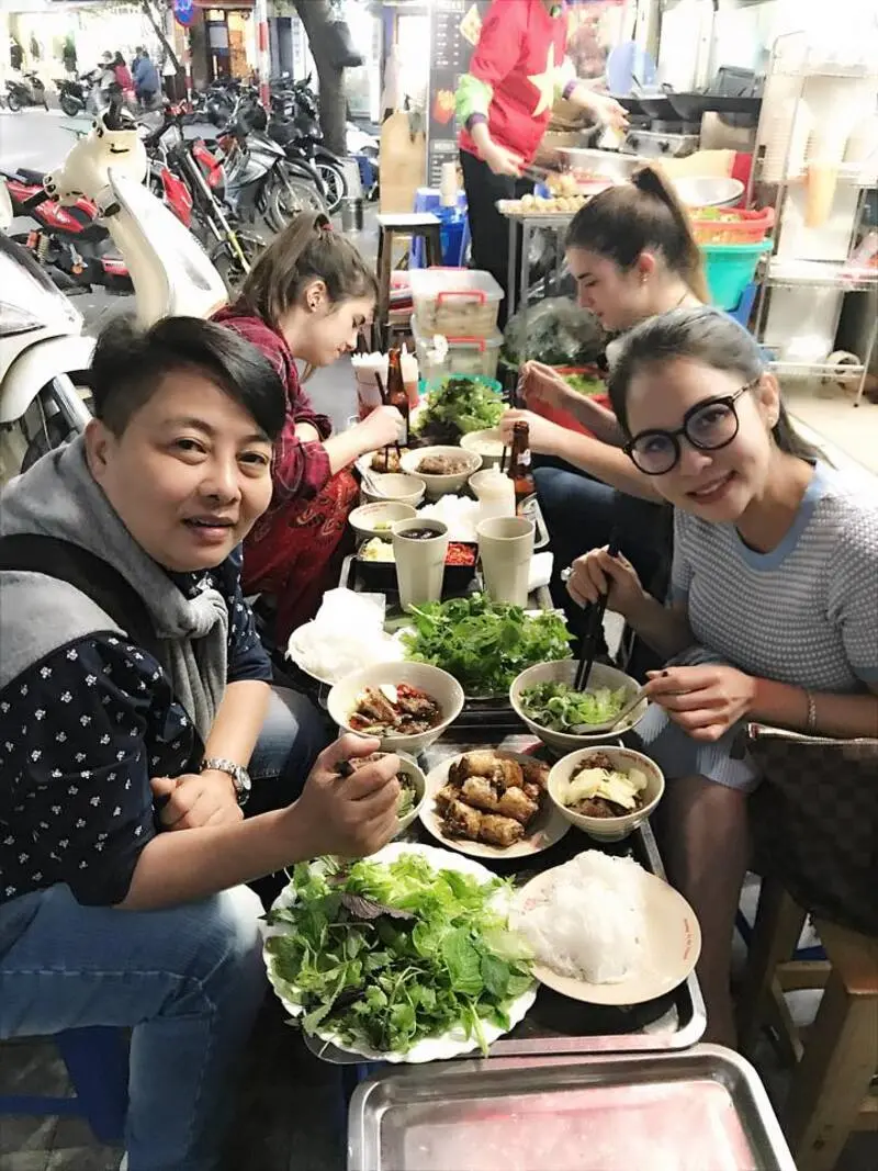 Thưởng thức B&uacute;n Chả Đắc Kim g&oacute;i trọn tinh hoa ẩm thực H&agrave; Nội 8