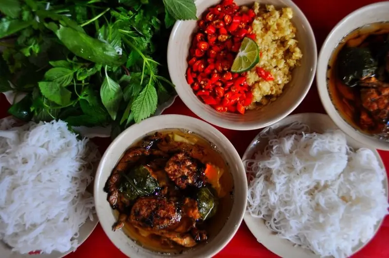 Thưởng thức B&uacute;n Chả Đắc Kim g&oacute;i trọn tinh hoa ẩm thực H&agrave; Nội 7