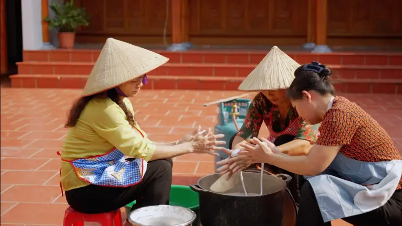 Thưởng thức ch&aacute;o se: M&oacute;n ch&aacute;o ăn bằng đũa độc đ&aacute;o người H&agrave; Nội 5