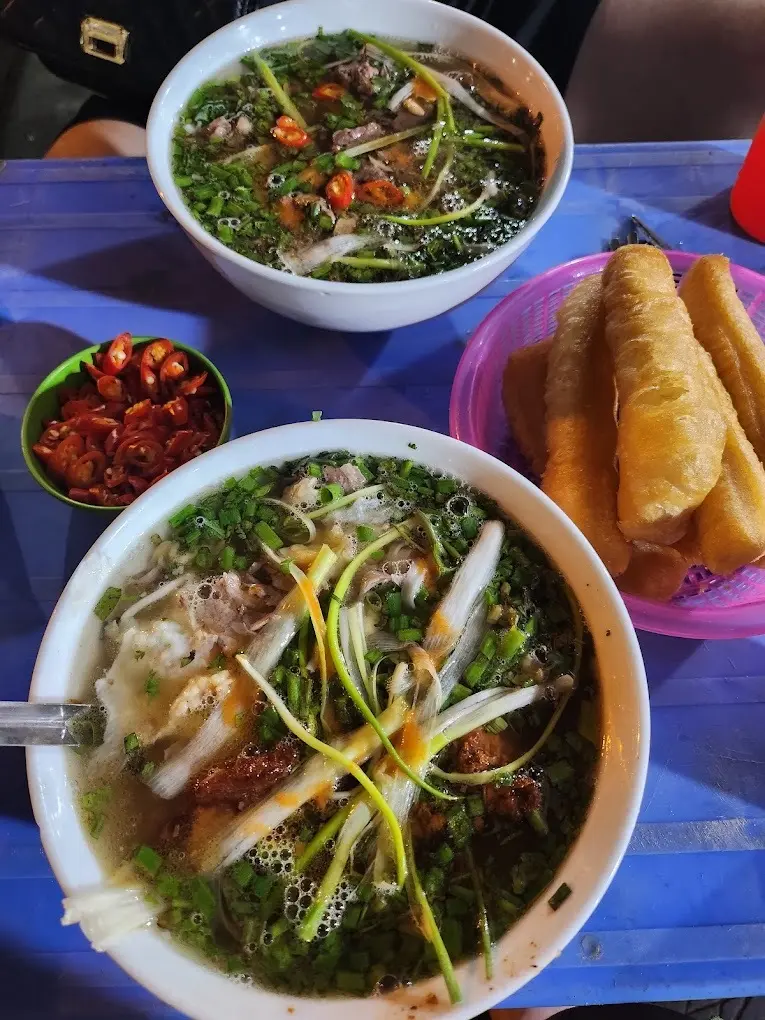 Thưởng thức đặc sản phở g&aacute;nh H&agrave; Nội với 6 qu&aacute;n phở nổi tiếng 5