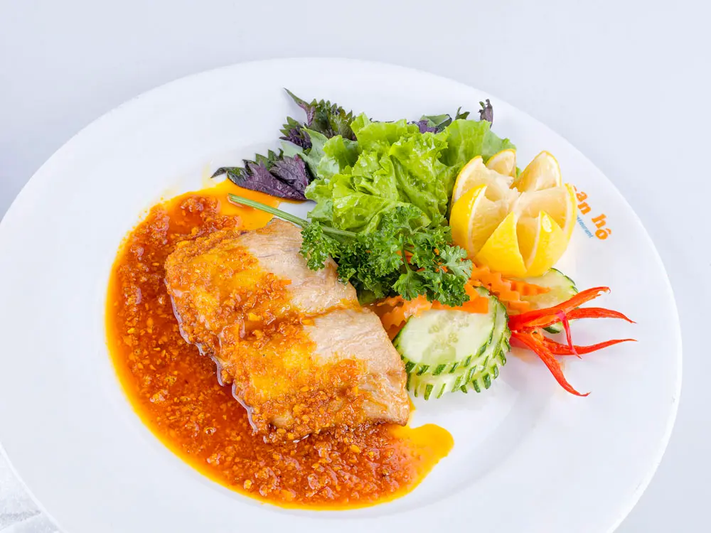 Thưởng thức m&oacute;n ngon với kh&ocirc;ng gian sang trọng tại Nh&agrave; h&agrave;ng hải sản San H&ocirc; 13
