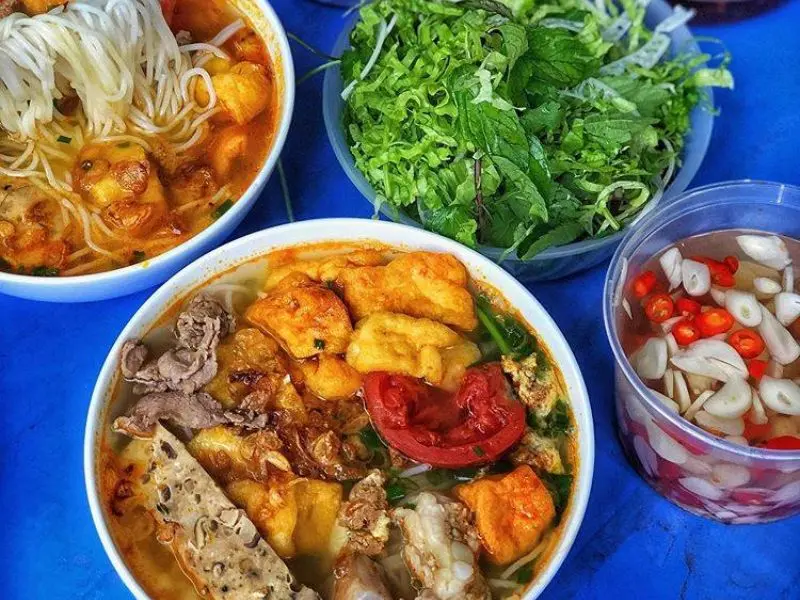 Top 10 qu&aacute;n b&uacute;n ri&ecirc;u ngon H&agrave; Nội được d&acirc;n s&agrave;nh ăn khuy&ecirc;n đi 5
