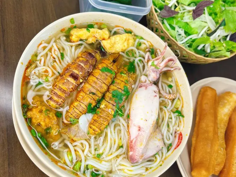 Top 10 qu&aacute;n b&uacute;n ri&ecirc;u ngon H&agrave; Nội được d&acirc;n s&agrave;nh ăn khuy&ecirc;n đi 3