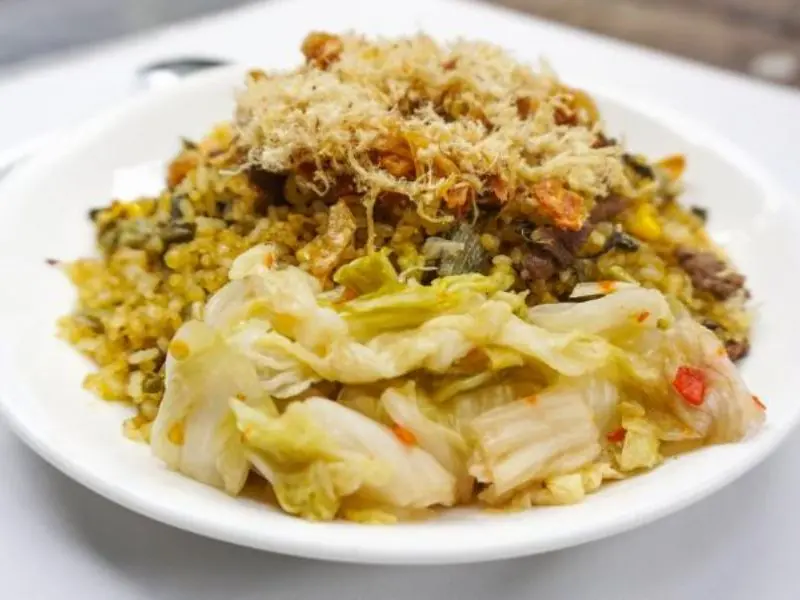 Top 10 qu&aacute;n cơm rang dưa b&ograve; thơm ngon, hương vị đậm chất phố cổ 9