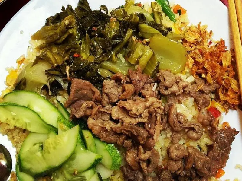 Top 10 qu&aacute;n cơm rang dưa b&ograve; thơm ngon, hương vị đậm chất phố cổ 6