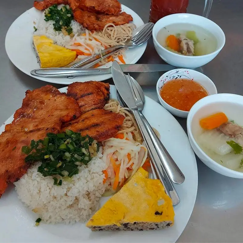 Top 10 qu&aacute;n cơm tấm H&agrave; Nội ngon bổ rẻ rất được ưa chuộng 6