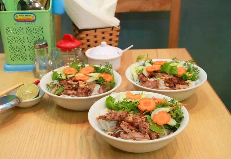 Top 11 quán bún thịt nướng Hà Nội ngon nức tiếng, chuẩn vị 12