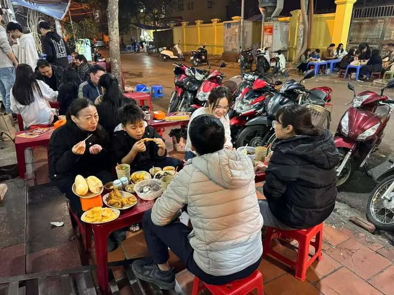 Top 11 quán ốc đêm Hà Nội lan tỏa hương vị ấm nồng 2