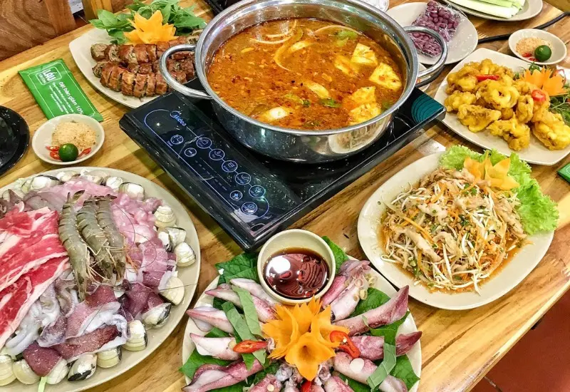 Top 13 qu&aacute;n ăn mở xuy&ecirc;n Tết 2026 tại H&agrave; Nội si&ecirc;u chất lượng 14