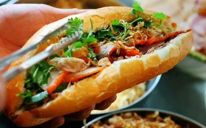 Top 15 quán bánh mì Hà Nội chuẩn vị phố cổ được yêu thích 10
