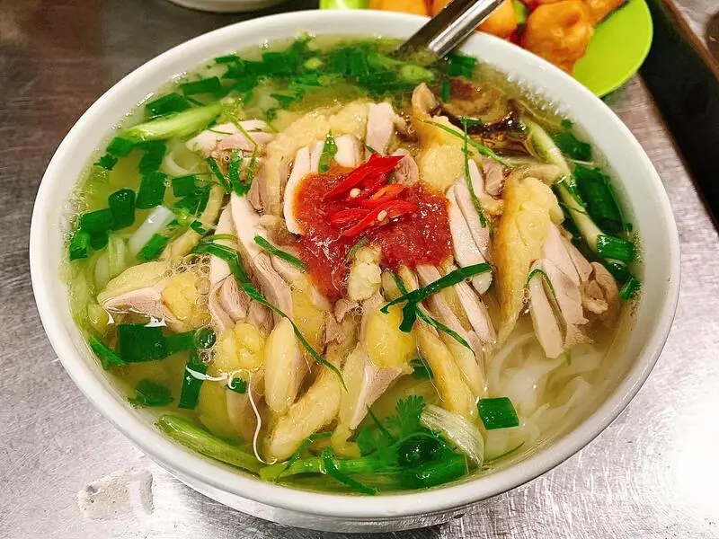 Top 15 quán phở gà ngon Hà Nội làm bao người mê mẩn 10