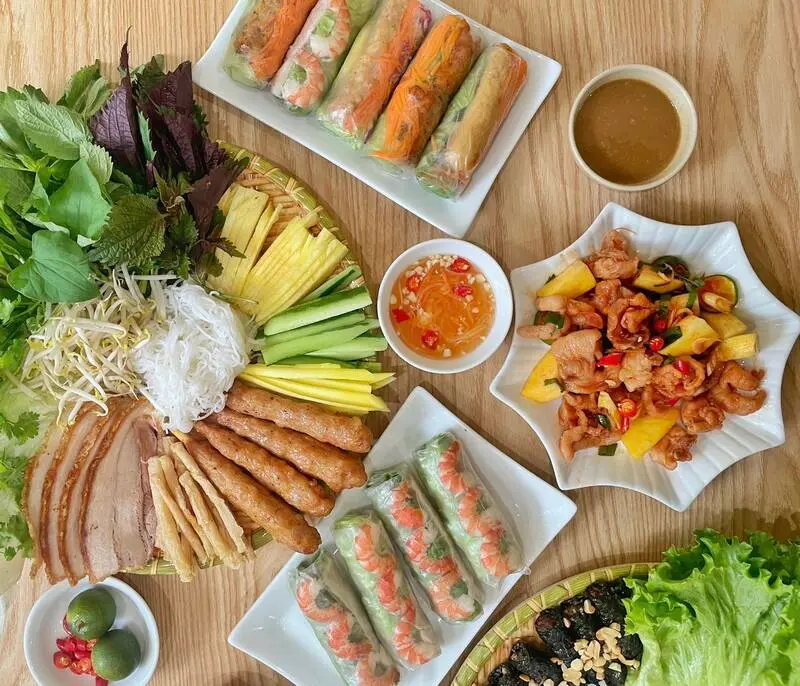 Top 8 qu&aacute;n m&oacute;n cuốn ngon H&agrave; Nội, trọn vị tinh hoa trong sự đơn giản 3