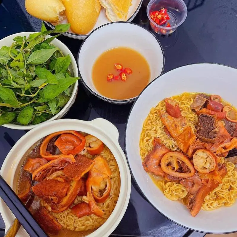 Top 8 qu&aacute;n ph&aacute; lấu H&agrave; Nội nơi t&igrave;m về hương vị lạ m&agrave; quen 4