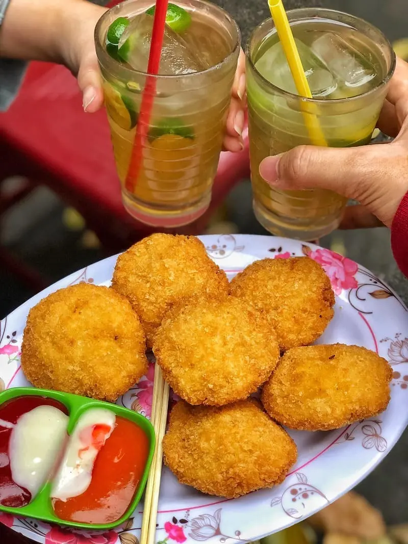 Top qu&aacute;n b&aacute;nh g&agrave; H&agrave; Nội cho bạn trải nghiệm ẩm thực đường phố hấp dẫn 2