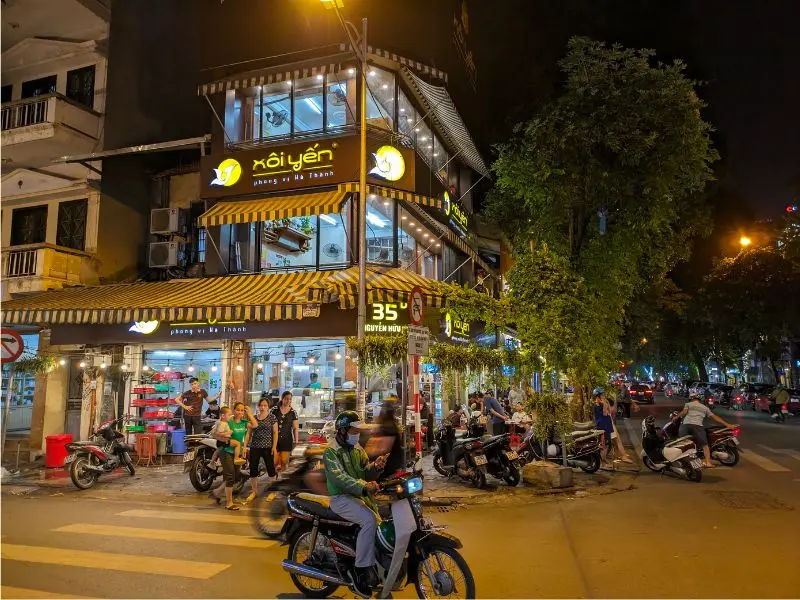 Trải nghiệm h&agrave;ng x&ocirc;i Yến 'huyền thoại' tại H&agrave; Nội 2